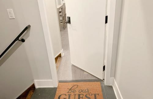 Charming 3BR 2BA with Private Patio - Foto 20