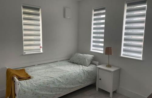 Brand New Big House with garden and free parking - Foto 16