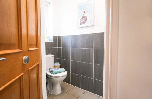 Luxury 3 Bedroom Welsh Valley Retreat With Superfast Wifi - Photo 9