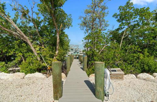 Blue Pearl New Waterfront Haven with Heated Pool ,70 Foot Dock, and More! - Foto 81