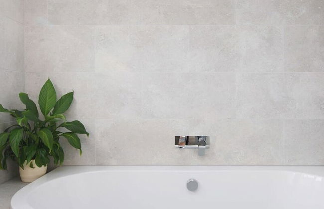 Coastal Retreat for 8 With Hot Tub - Walk to Beach - Foto 42