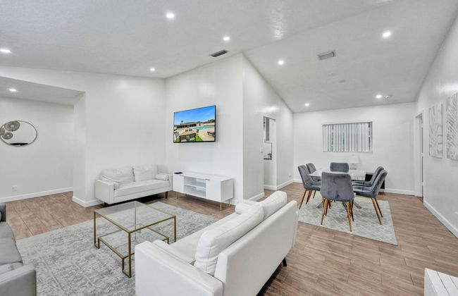 Villa Royale 4 BR Home w Pool & Hot Tub - Foto 31