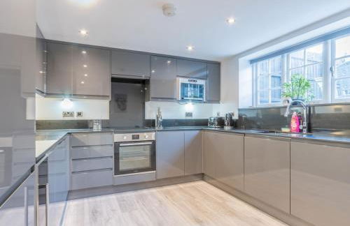 4-Bedroom Seafront House in Southend Sea Views - Pass the Keys - Foto 11