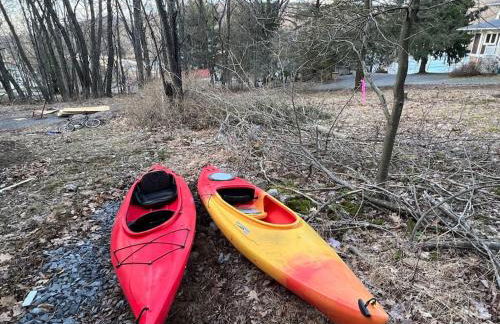 Cubs Den - Hot Tub- Walk to Lake- Fire Pit - Kayaks - Foto 33