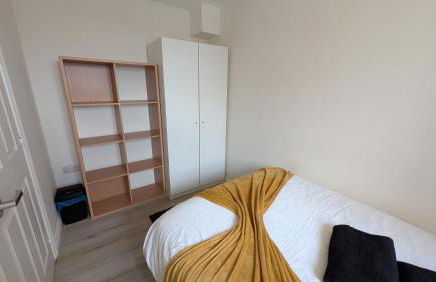 Large Modern House with Private Parking - Foto 96