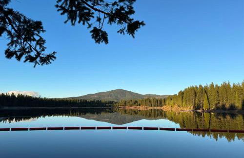 Lassen National Park Luxury Cabin with Hot Tub - Foto 39