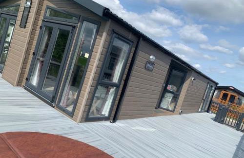 Muscovy Lodge with Hot Tub at Tattershall Lakes Country Park - Foto 10