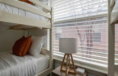 Elite 4BR 2BA Holiday Home with Hot Tub, Pool, and BBQ - Foto 30