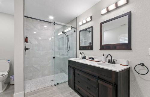 Modern Luxury Retreat in Naples - Photo 6