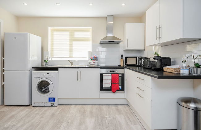 Bedford Hospitalsouth Wing4 Guests3 Bedswifi - Photo 19