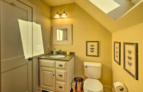 Luxe Green Barn Near Skiing with Mt Equinox Views! - Foto 16