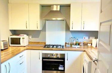 Newbuild - 3 bedrooms, 2 baths,5 mins from airport - Foto 6