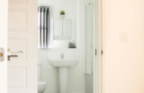 Contractors and Relocators Apt - Long Stay Savings - Fibre Optic Hi-Speed Wi-Fi - Multiple Free Parking Spaces - Netflix - Sleeps 4 - Foto 22