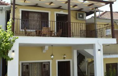 Portico Cozy Home - Photo 3