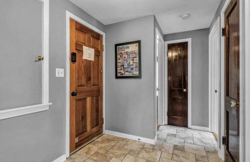 Gorgeous 2 Queen Bedroom Apartment in North Buffalo with 70 inch TV - Foto 10