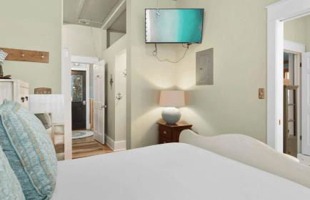 30A Grayt'n Greatful by Avantstay Charming Home+cottage, Walk to Western Lake - Foto 42