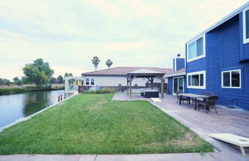 Stunning Waterfront 3BR Retreat - Perfect Getaway - Foto 60