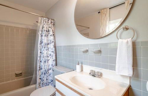 Private Pool & Yard Mins to Dining & University - Foto 28