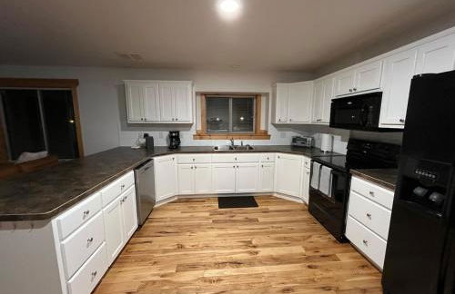 Spacious Modern Home with Game Room - Foto 35