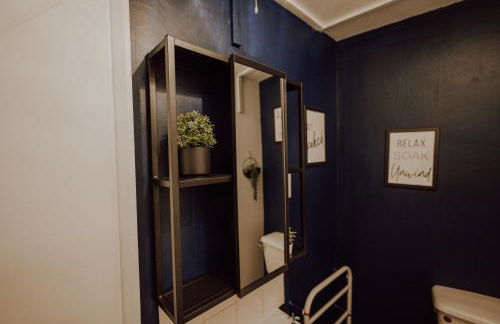 Elegant City Apartment-Sleeps 4-Sofa Bed- Free Parking - Foto 17