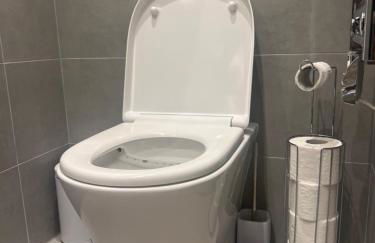 London Heathrow Airport Apartment Voyager House Terminal 12345 - EV electric and Parking available - Foto 17