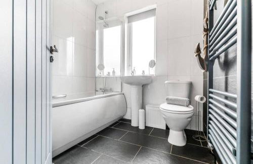 Relaxing 3 Bedroom Stay with Private TVs Near Ashby - Foto 10