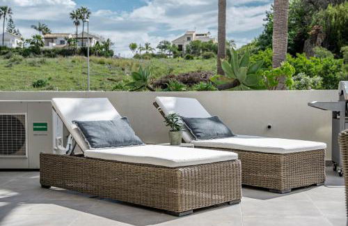 Sensational and Exotic 3-Bedroom Retreat in Nueva Andalucia with a Palm Garden - Foto 19