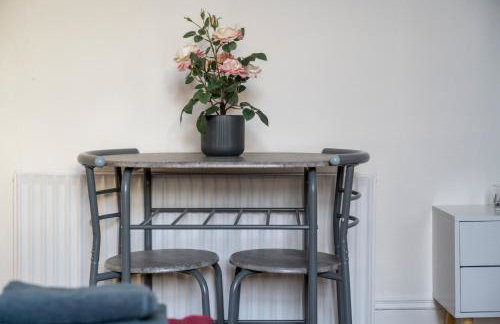 Modern 2Bed North London Flat by D3 Short Stay, Sleeps 6, Private Yard - Foto 15