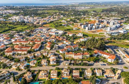 Villa Oasis, Piscina, Jacuzzi, Ténis e Praias! - Foto 52