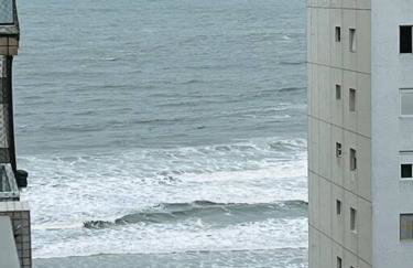 Vista ao Mar Praia Pitangueiras Servico de praia Garagem - Foto 1
