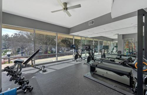 Luxurious 2 Beds 2 Baths Downtown Apartment - Photo 38