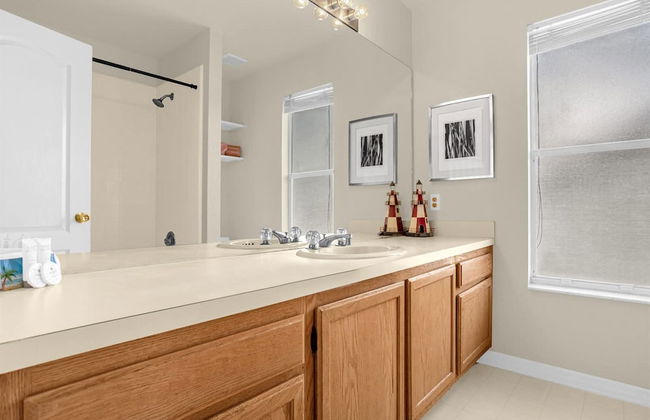 Spacious Home w Garden BBQ and Games at Golf Club - Photo 28