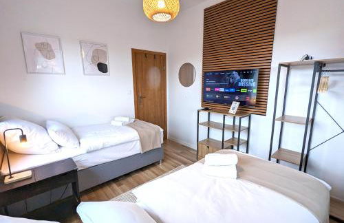 BesTime - 5 Schlafzimmer, Wohnzimmer, Küche, Waschtrockner, Terrasse, Smart-TVs, Netflix, Tischfußball - Foto 24