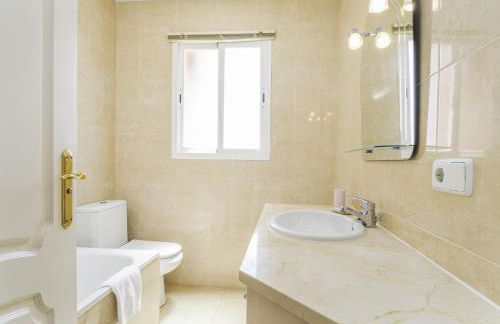 2308- 2bedrooms apt with stunning sea view-terrace - Photo 14