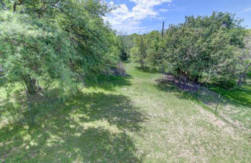 Spacious 3BR Retreat Close to Downtown & Outlets - Foto 8