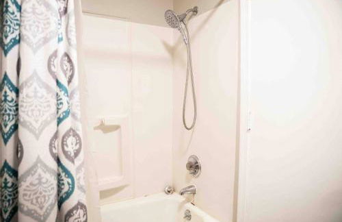 NEW - Mins to Manchester - Nashua - Queen Bed - Foto 16