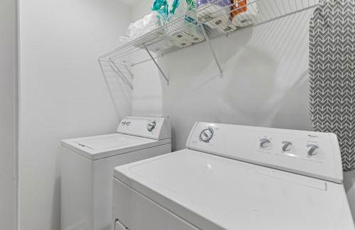 Chic 1BR Oasis Ideal Retreat near Six Flags - Foto 8