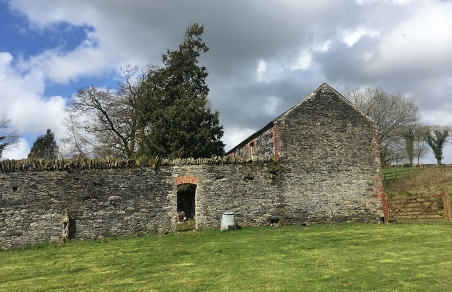 Period Coachhouse on organic farm - Photo 8