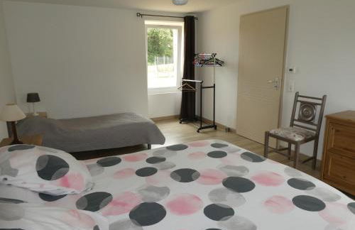 Maison rénovée en pleine campagne avec terrain, terrasse et équipements familiaux - FR-1-426-157 - Foto 18