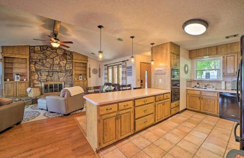 Grand Lake Views and Fire Pit Monkey Island Home! - Foto 7