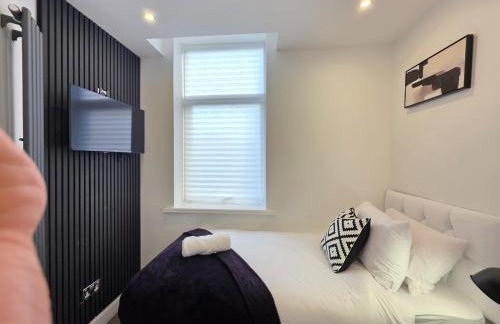 Anfield 4 min walk Sleeps 7 4BR 5Bed 3Bathrooms - Photo 4