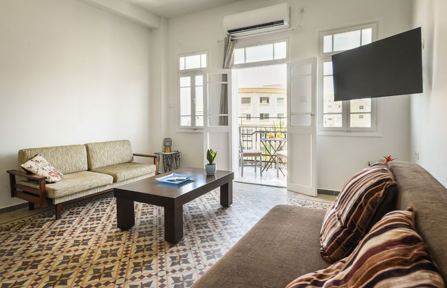 Vintage Charm 1BR Apt w Balcony & View - Foto 13