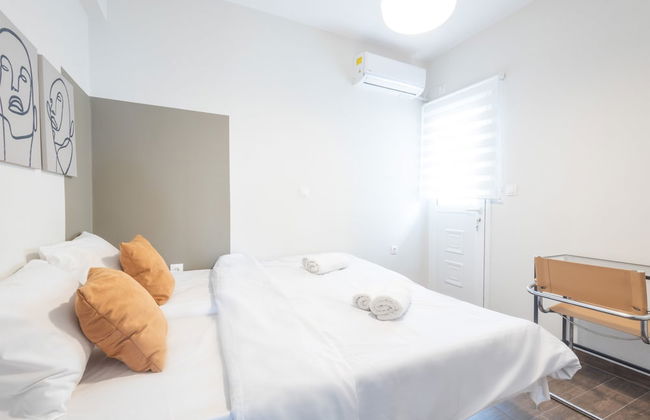 Beachfront 2-bedroom Stay in Voula - Photo 39