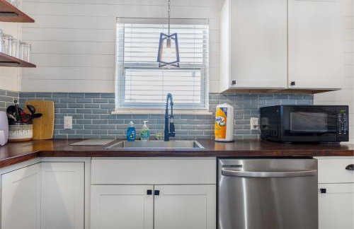 Beachside Bliss - Breakfast, Walk to Schooners, Sleeps 15, Fenced Privacy - Foto 24