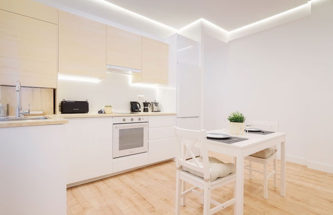 Apto Reformado con encanto by URBANHOSTS - Photo 8