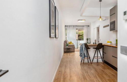 Poble Sec 3BR 2BA Balcony Sleeps 7 - Photo 7