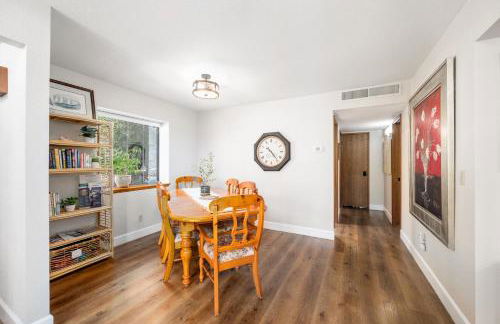 Forest Home with Deck, EV Station, King Beds - Foto 28