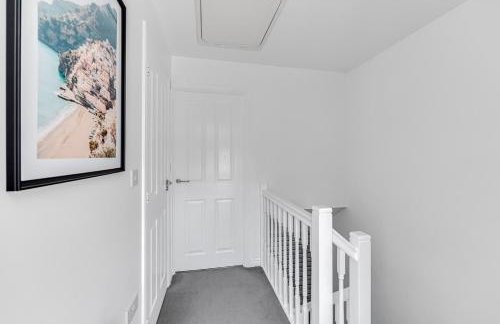 Stylish House with Driveway Parking, Self-Check-In, Fast WiFi and Smart TV by Yoko Property - Foto 9