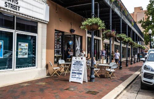 NEW Calle De Santiago in the Heart of Pensacola! - Foto 39