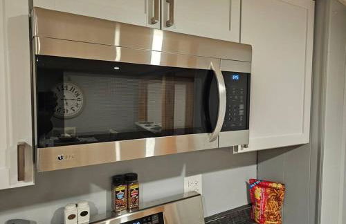 Chain O' Lakes Beach Penthouse with Lake Access - Foto 6